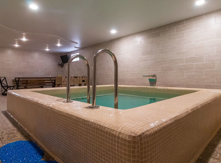 Баня с бассейнов в Калуге на Знаменской 54