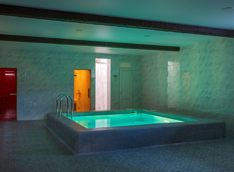 Хамам в Калге - бассейн с подсветкой на Знаменской 54